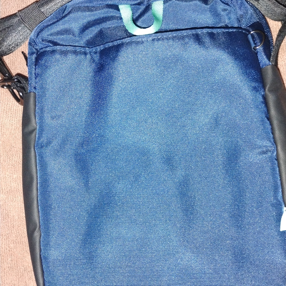 Travelon Greenlander Anti Theft Small Crossbody - Picture 3 of 7